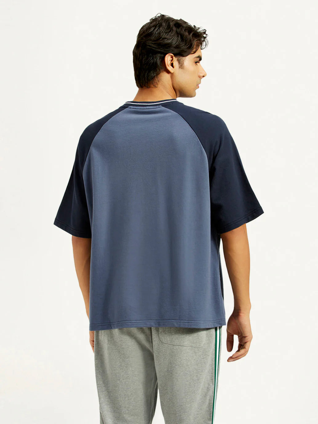 Fashionable Men’s Printed Loose Fit T-Shirt Crafted for Contemporary Urban Style and Casual Wardrobe Essentials