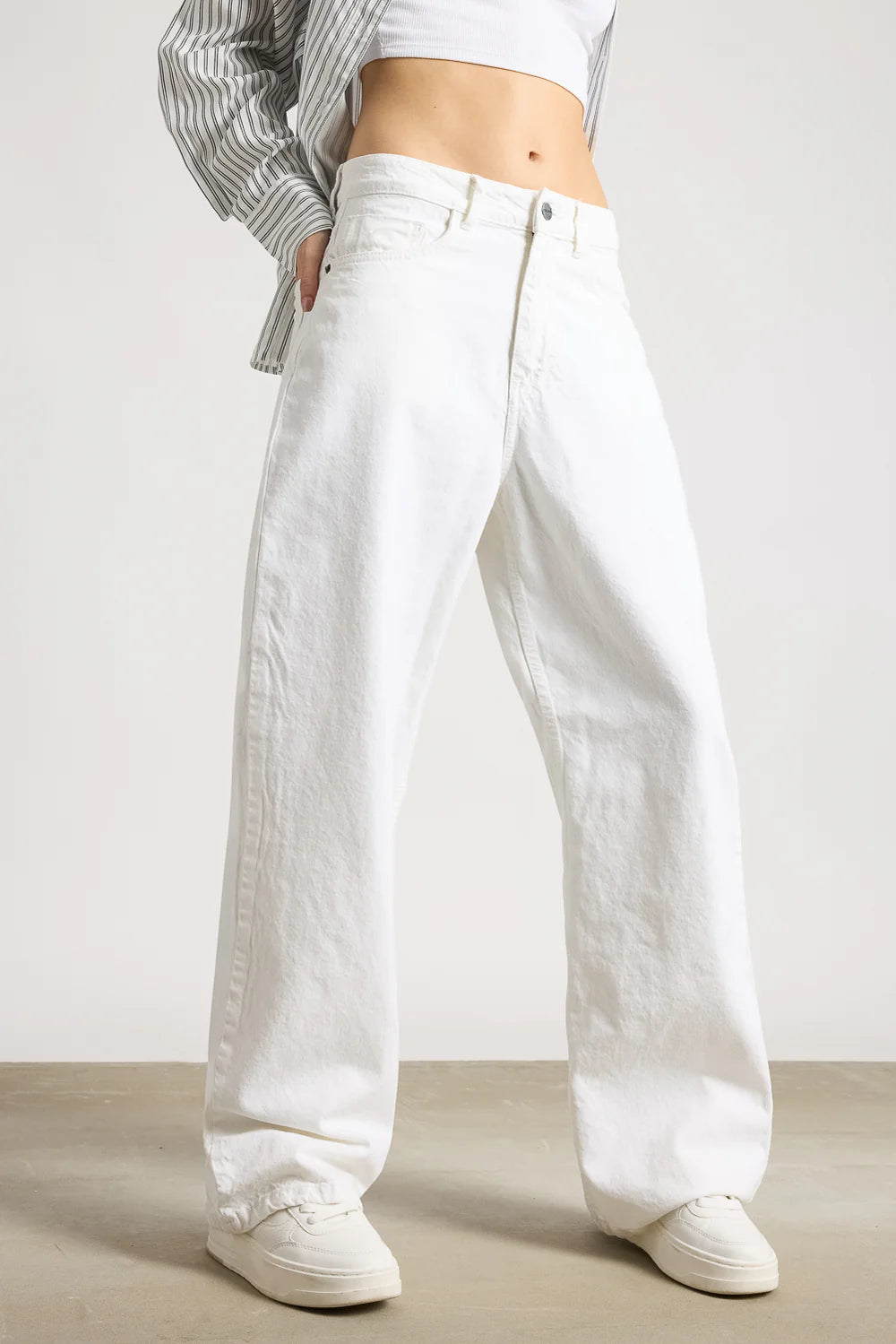 Women’s White Relaxed Wide-Leg Jeans