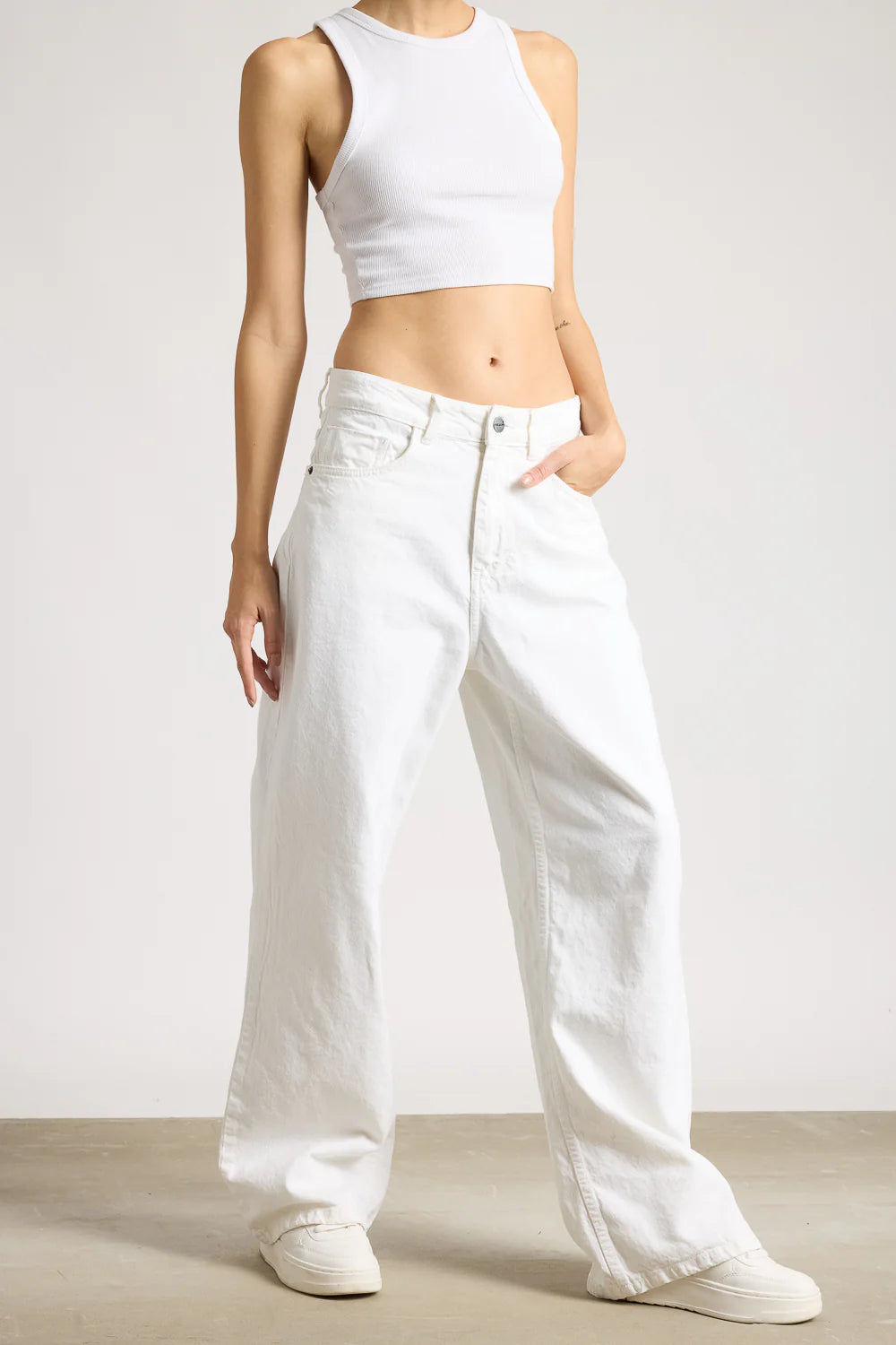 Women’s White Relaxed Wide-Leg Jeans