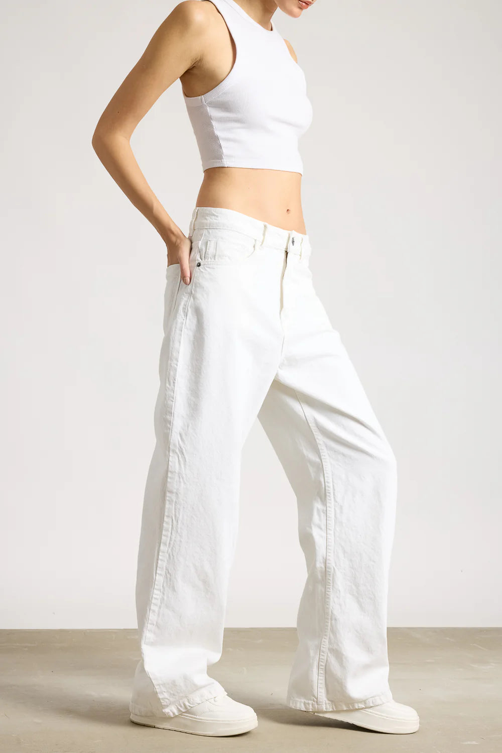 Women’s White Relaxed Wide-Leg Jeans