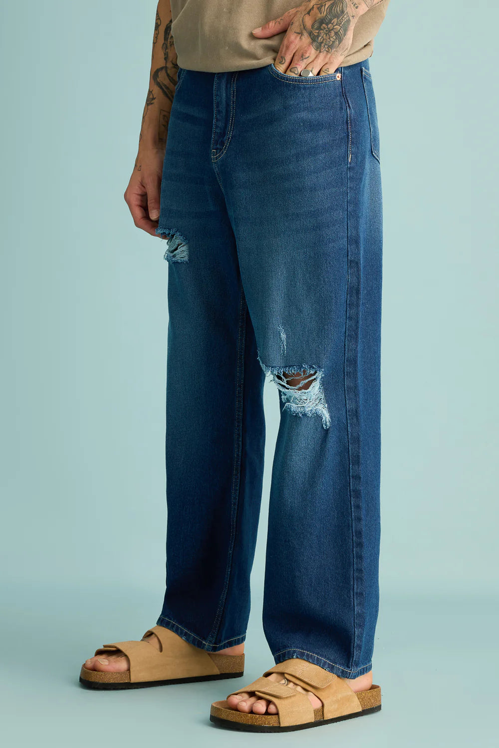 Casual Cobalt Blue Distressed Men's Straight Denim Jeans with Vintage Appeal