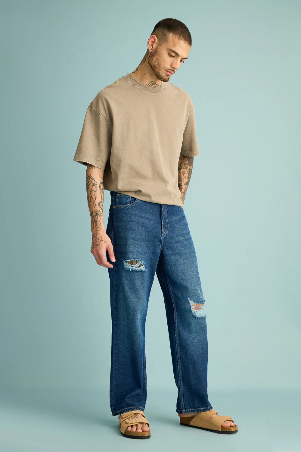 Casual Cobalt Blue Distressed Men's Straight Denim Jeans with Vintage Appeal