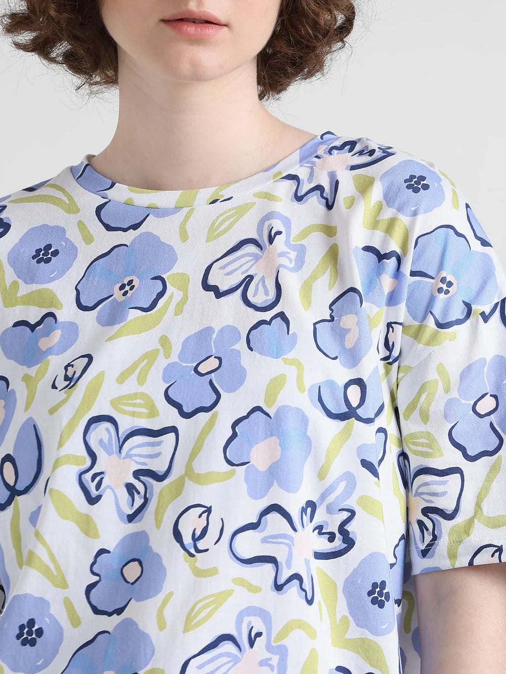 Women’s White Oversized T-Shirt with Elegant Floral Print Design