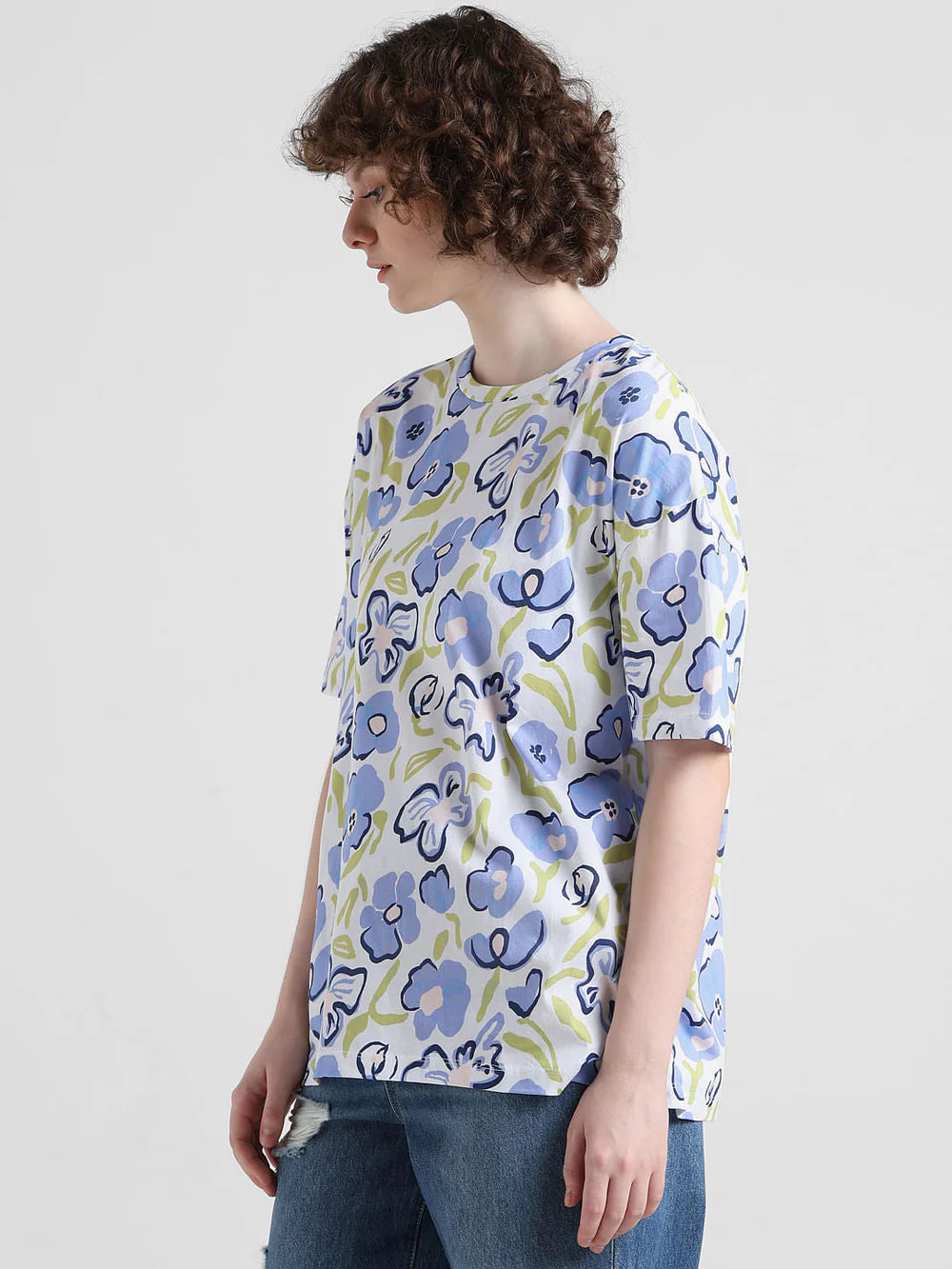 Women’s White Oversized T-Shirt with Elegant Floral Print Design