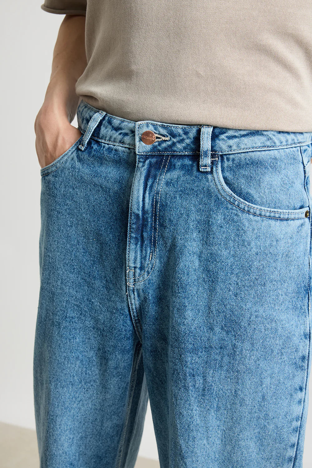 Modern Urban Grind Men's Baggy Denim Jeans with Relaxed Street Style Look