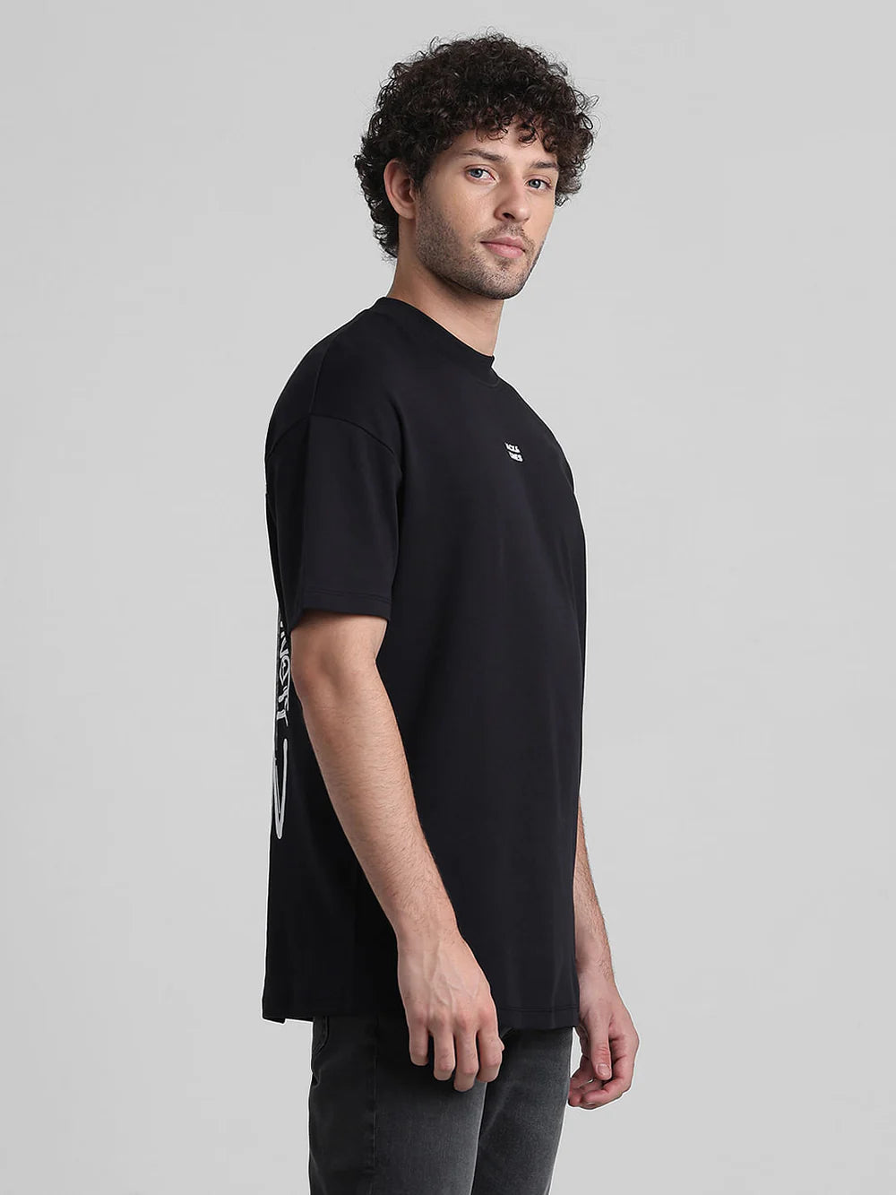 Streetwear Style Black Oversized Tee with Eye-Catching Graphic Print