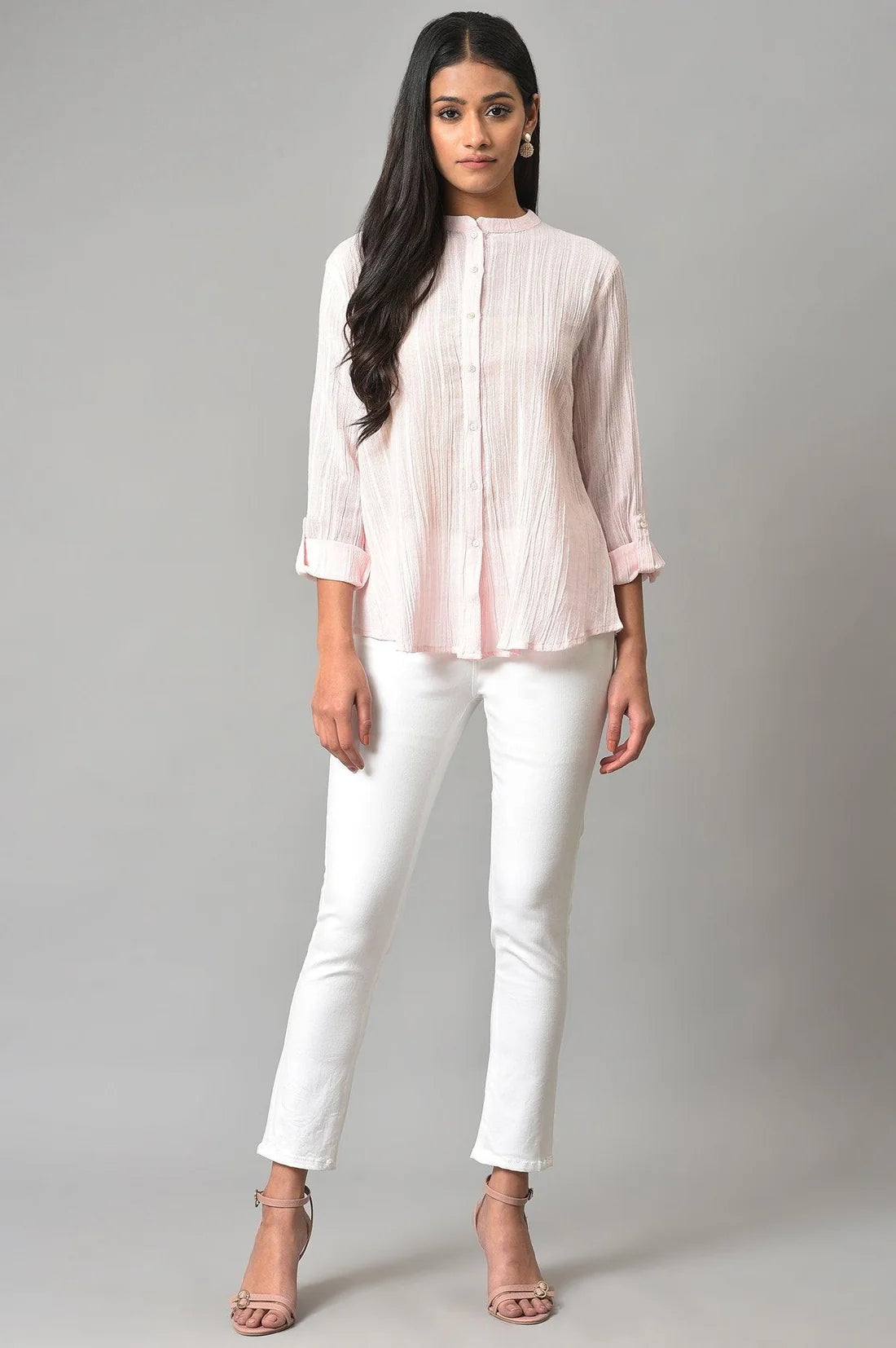 Elegant Women’s Light Pink Top with Classic Mandarin Collar Design
