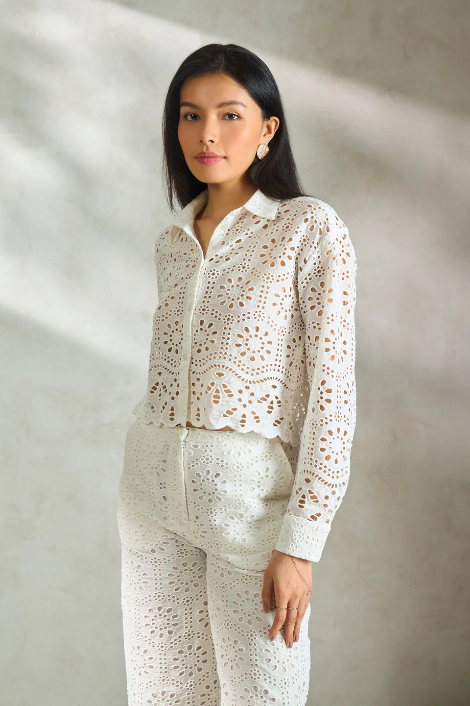 Minimalist White Cotton Boxy Top with Stylish Scallop Finish