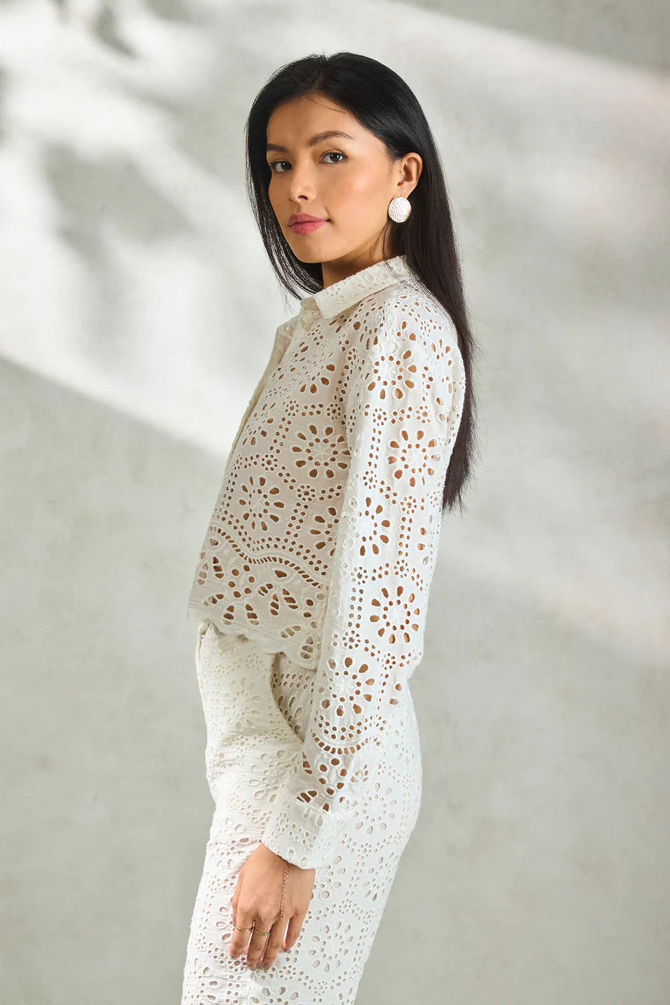 Minimalist White Cotton Boxy Top with Stylish Scallop Finish