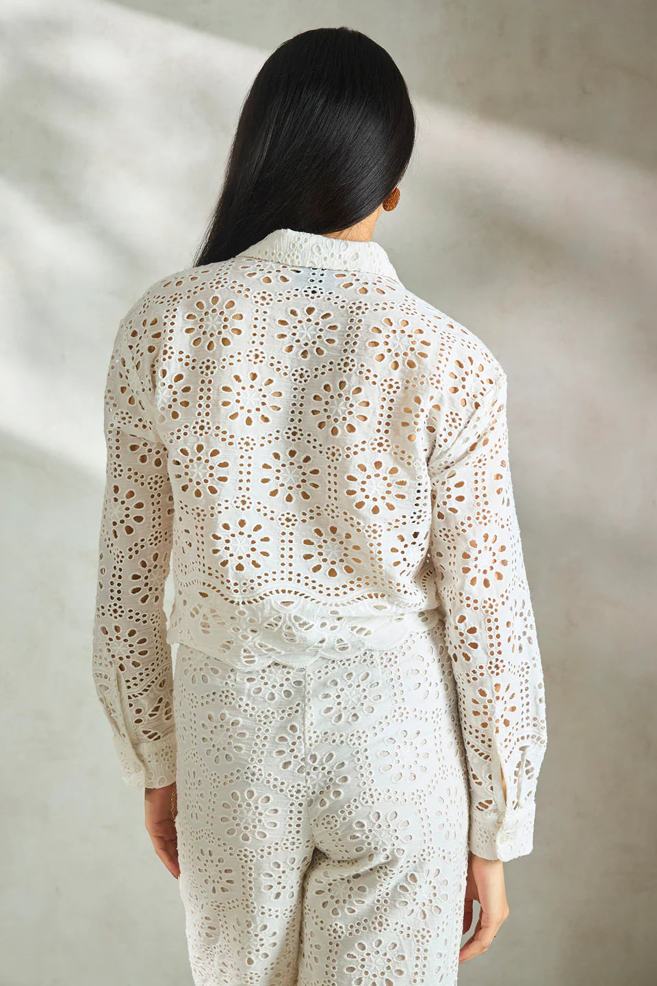 Minimalist White Cotton Boxy Top with Stylish Scallop Finish