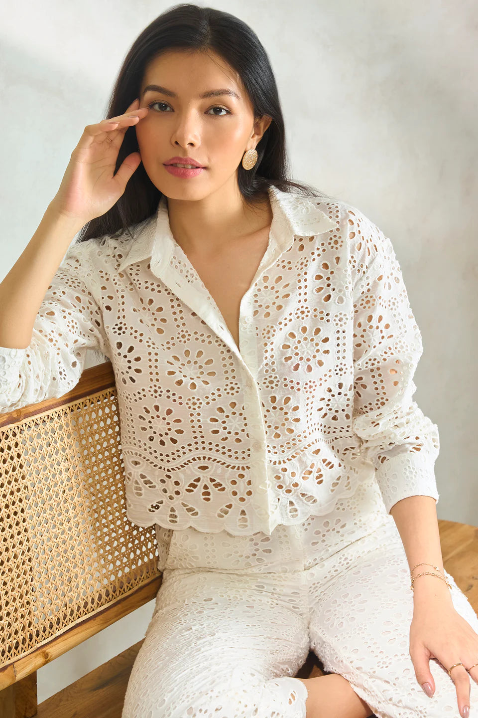 Minimalist White Cotton Boxy Top with Stylish Scallop Finish