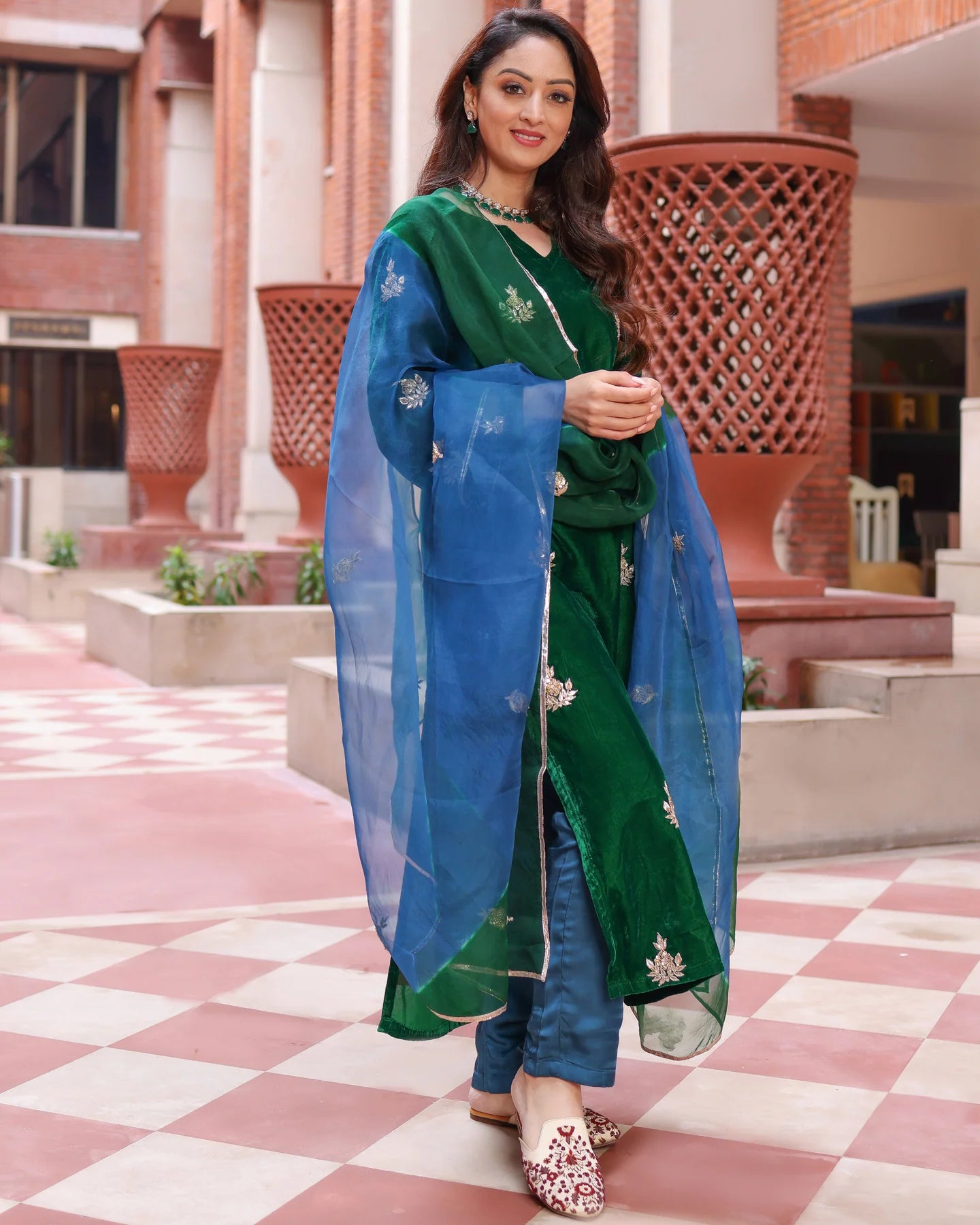 Sophisticated Women’s Classic Green Velvet Handcrafted Suit Set for Stylish and Traditional Ethnic Wear