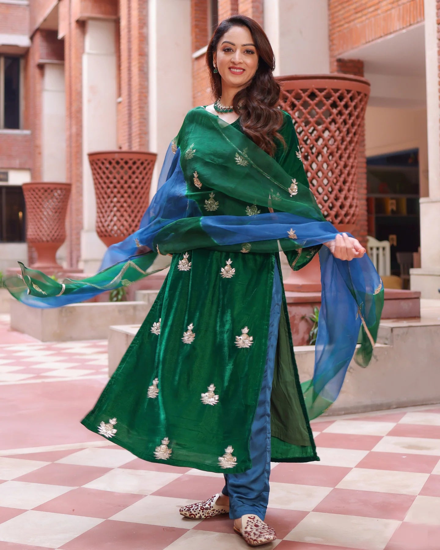 Sophisticated Women’s Classic Green Velvet Handcrafted Suit Set for Stylish and Traditional Ethnic Wear