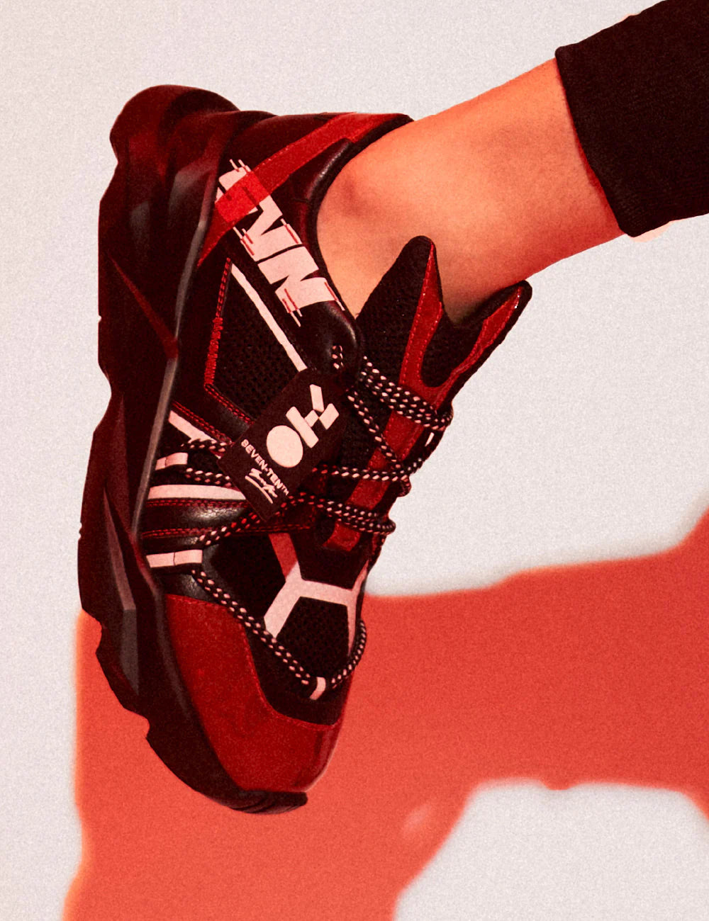 Graphic Design Black Red Chunky Sneakers Trendy Lightweight Shoes