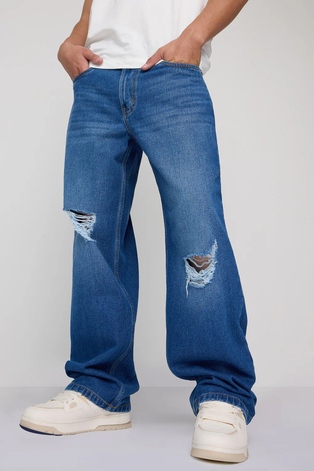 Trendy Men's Urban Distressed Wide Fit Denim Jeans with Relaxed Streetwear Style