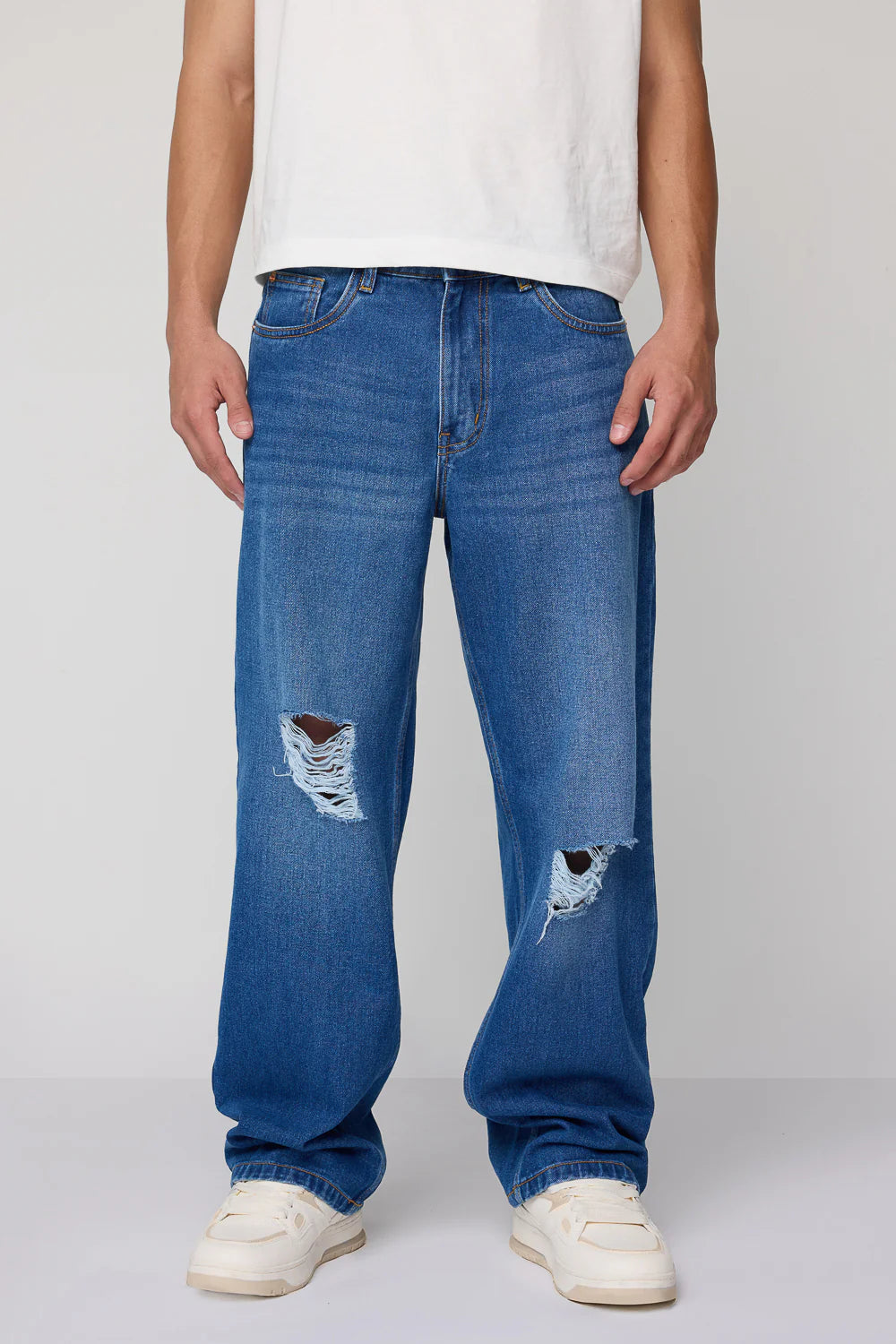 Trendy Men's Urban Distressed Wide Fit Denim Jeans with Relaxed Streetwear Style