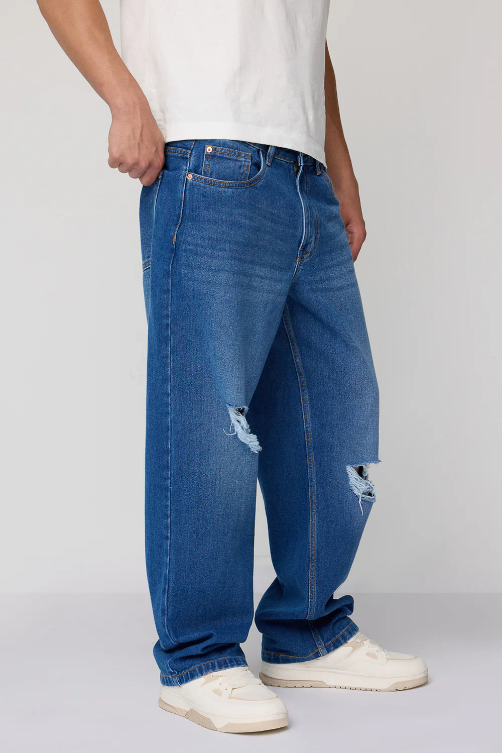 Trendy Men's Urban Distressed Wide Fit Denim Jeans with Relaxed Streetwear Style