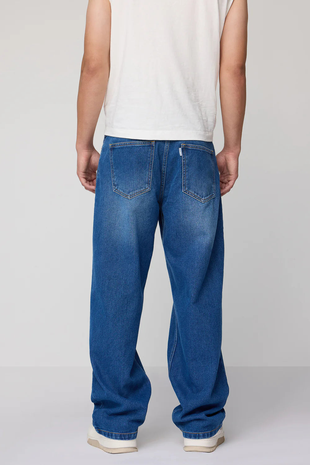 Trendy Men's Urban Distressed Wide Fit Denim Jeans with Relaxed Streetwear Style