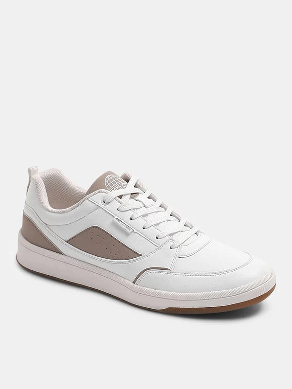 Stylish White Casual Sneakers for Men Featuring Modern Minimalist Design, Lightweight Comfort and Everyday Streetwear Appeal