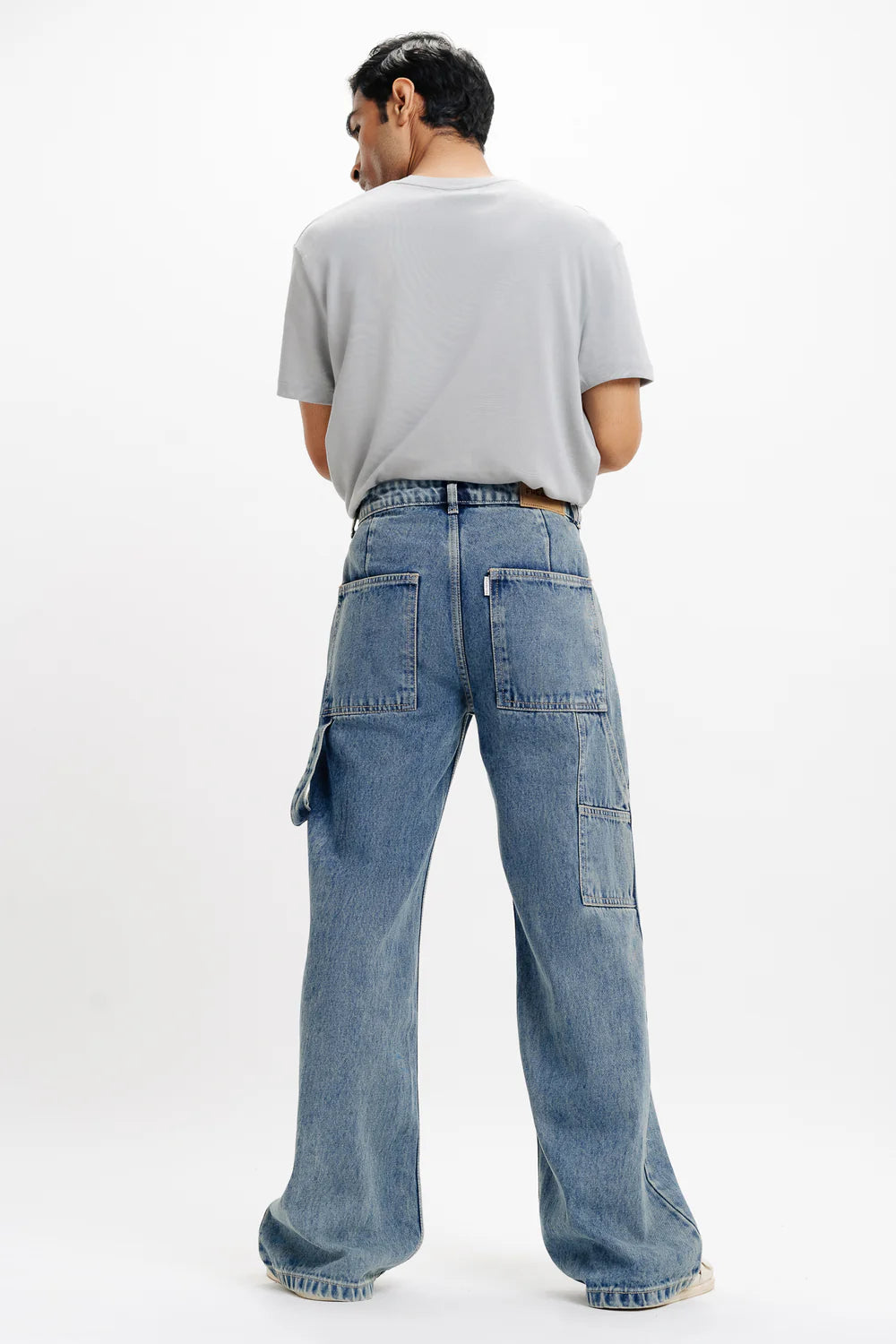 Trendy Soft-Wash Blue Men's Straight Jeans for Casual and Smart-Casual Looks