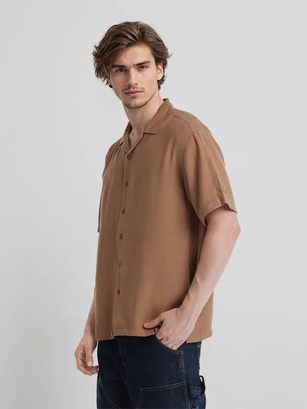 Men Rust Solid Relaxed Fit Casual Shirt