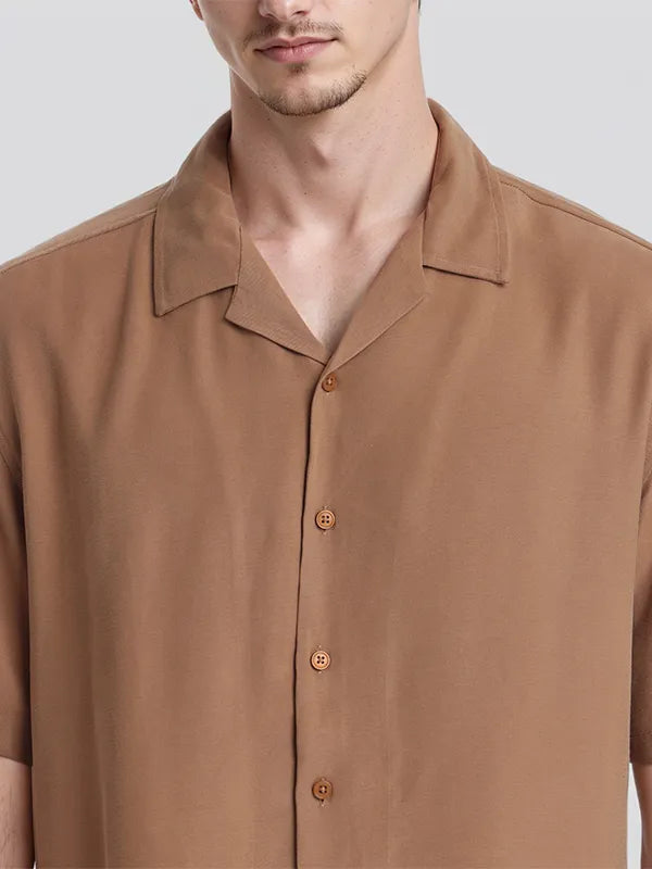 Men Rust Solid Relaxed Fit Casual Shirt