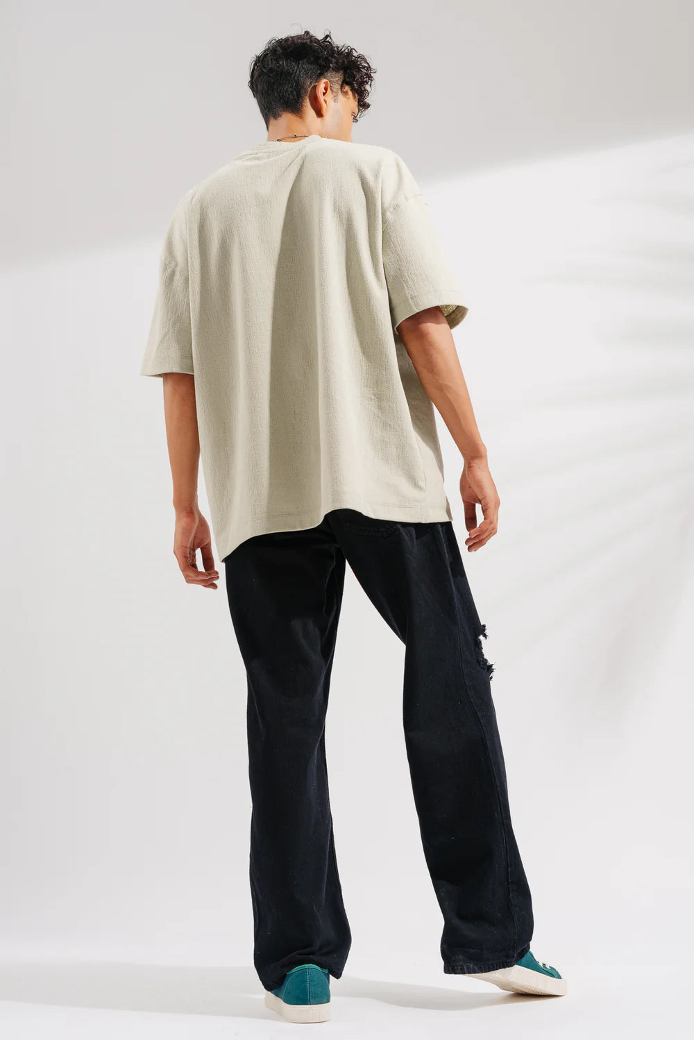 Casual Black Distressed Men's Baggy Straight Denim Jeans with Effortless Everyday Style