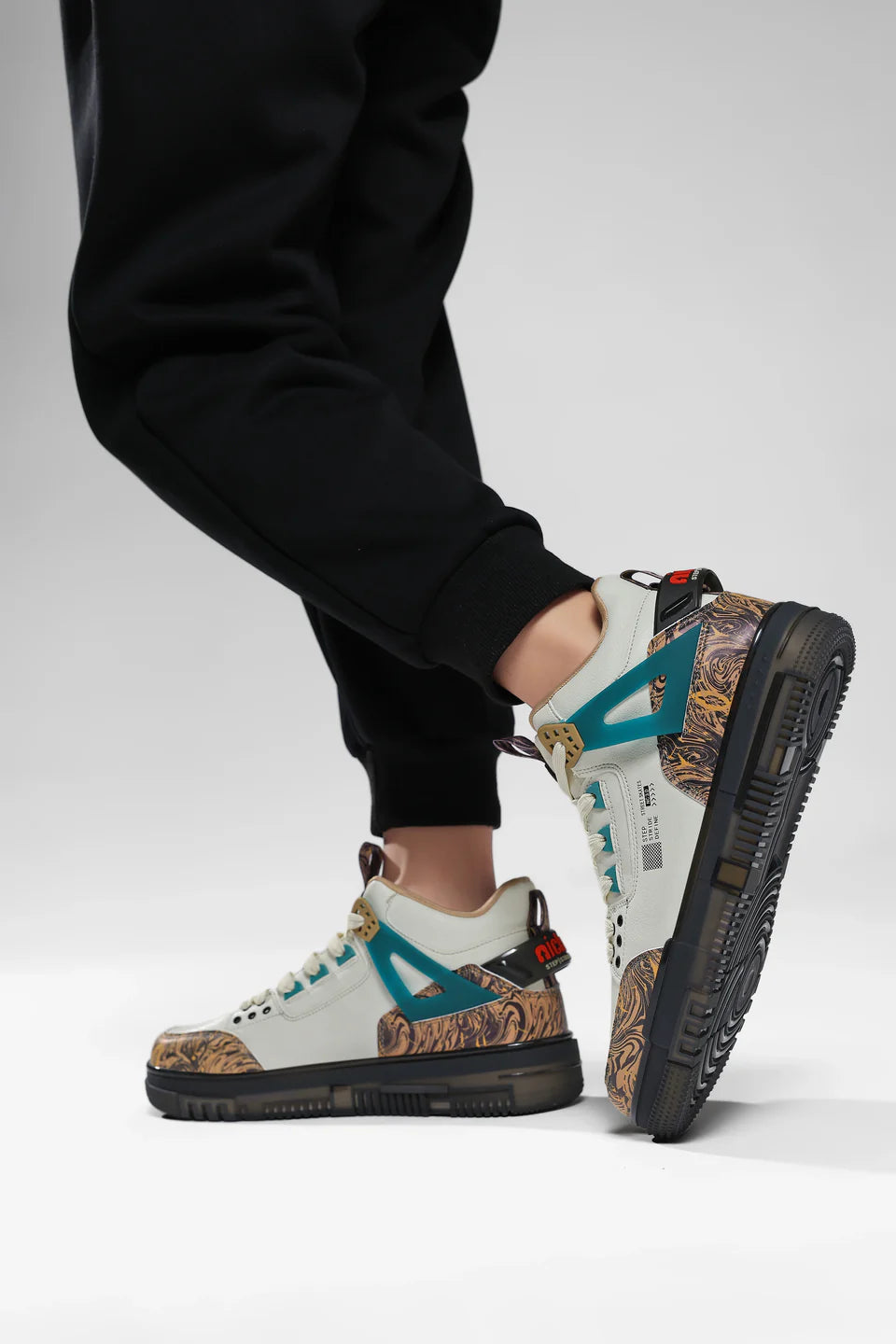 Comfortable Street Skate 3.0 Beige Mid Top Sneakers with Flat Sole and Urban Street Style