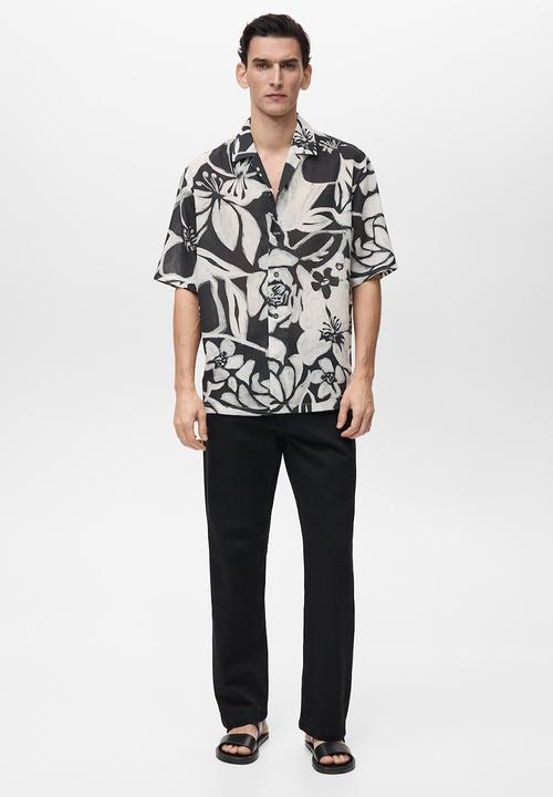 Stylish Men Black Shirt Lightweight Comfortable Fabric Trendy Everyday Look