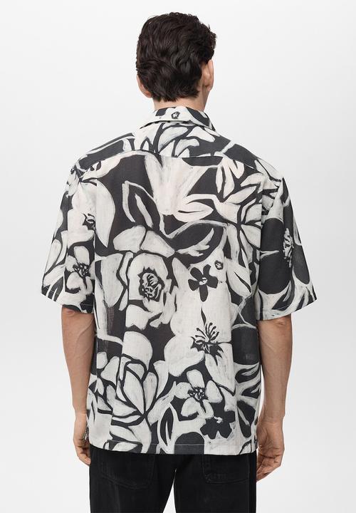 Stylish Men Black Shirt Lightweight Comfortable Fabric Trendy Everyday Look
