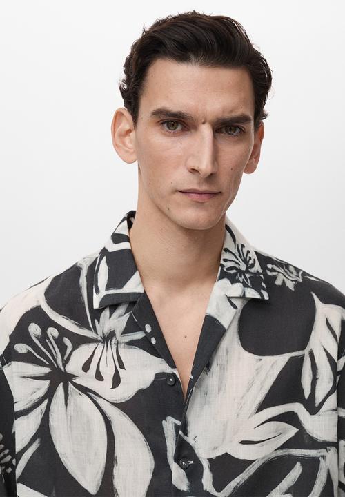 Stylish Men Black Shirt Lightweight Comfortable Fabric Trendy Everyday Look
