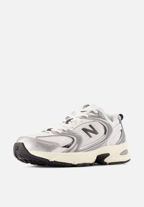 Casual White Shoes for Women Comfortable Modern Streetwear Look