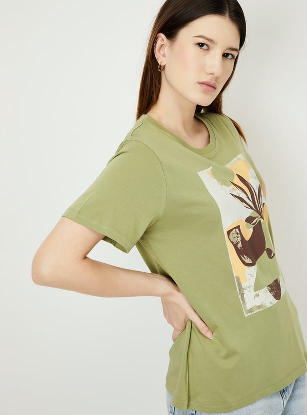 Fashionable Women Graphic Printed T Shirt Perfect for Daily and Weekend Outfits