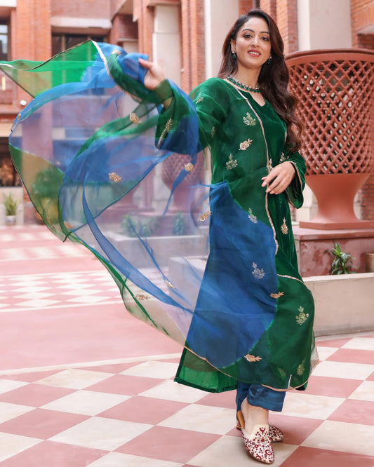 Sophisticated Women’s Classic Green Velvet Handcrafted Suit Set for Stylish and Traditional Ethnic Wear