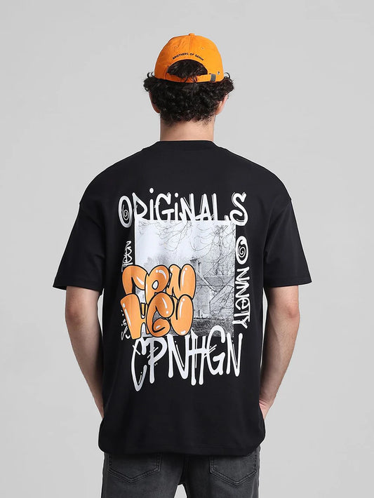 Streetwear Style Black Oversized Tee with Eye-Catching Graphic Print