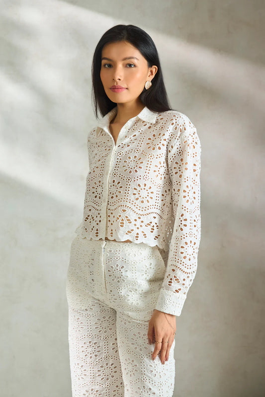 Minimalist White Cotton Boxy Top with Stylish Scallop Finish