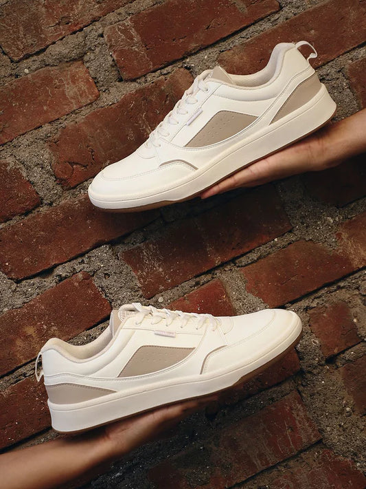 Stylish White Casual Sneakers for Men Featuring Modern Minimalist Design, Lightweight Comfort and Everyday Streetwear Appeal
