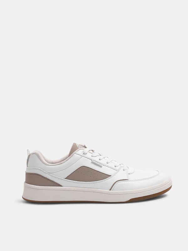 Stylish White Casual Sneakers for Men Featuring Modern Minimalist Design, Lightweight Comfort and Everyday Streetwear Appeal