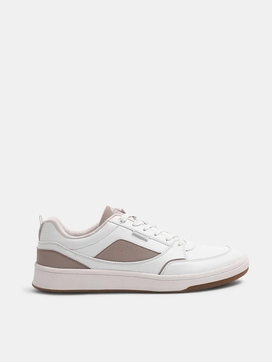 Stylish White Casual Sneakers for Men Featuring Modern Minimalist Design, Lightweight Comfort and Everyday Streetwear Appeal