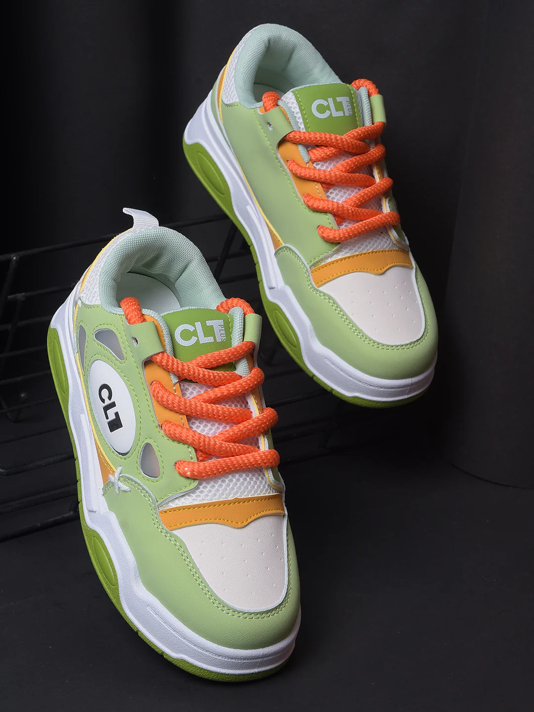 Women’s Fashionable White Olive Low-Top Sneakers