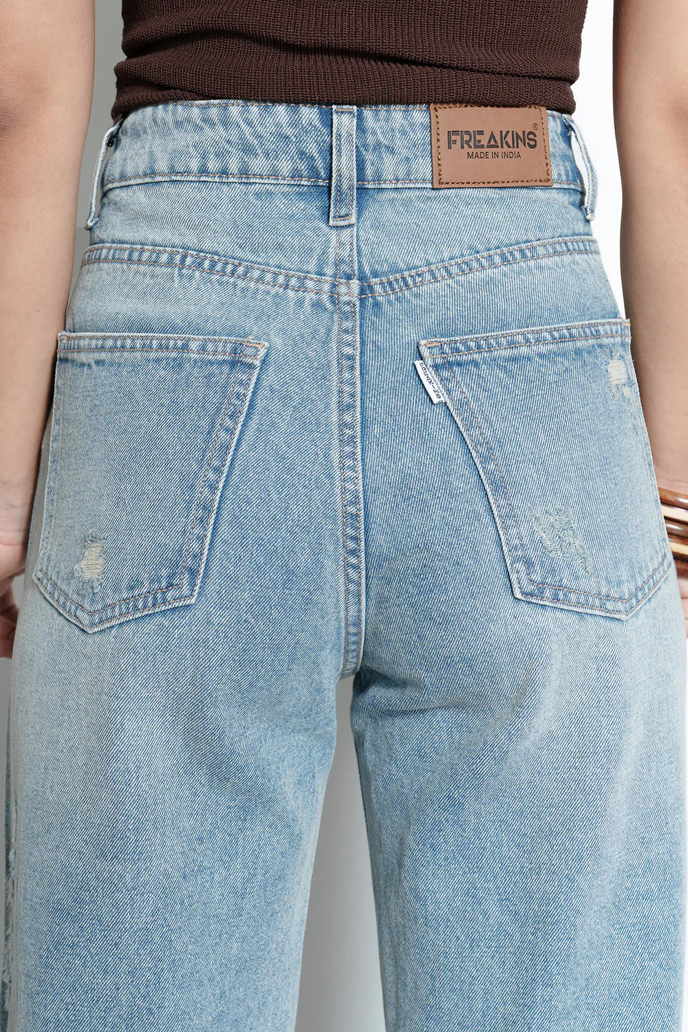 Women’s Easy Blue Distressed Straight-Leg Jeans