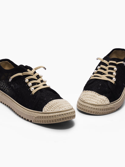 Modern Black Streetwear Sneakers For Women
