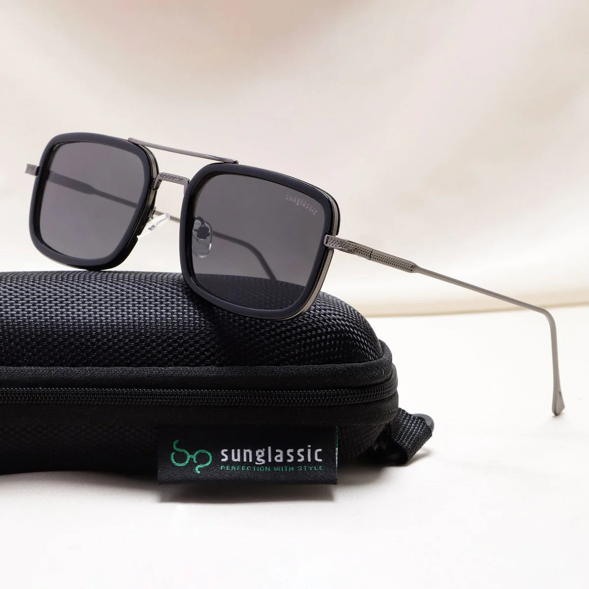 Men’s Gun Black Rectangular Sunglasses – Lecter
