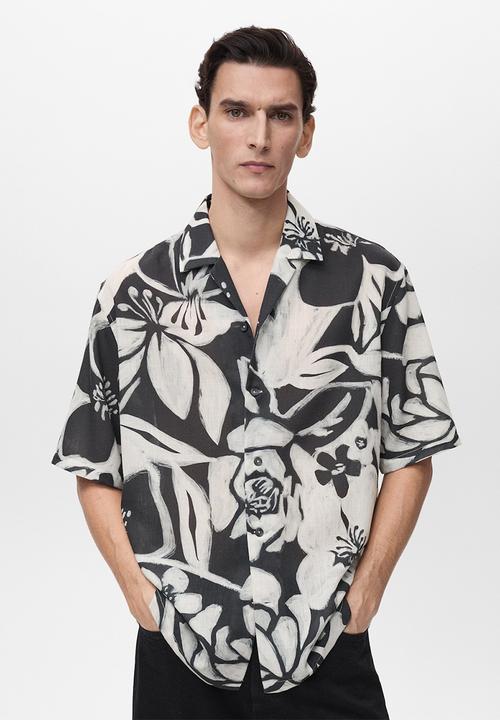 Stylish Men Black Shirt Lightweight Comfortable Fabric Trendy Everyday Look